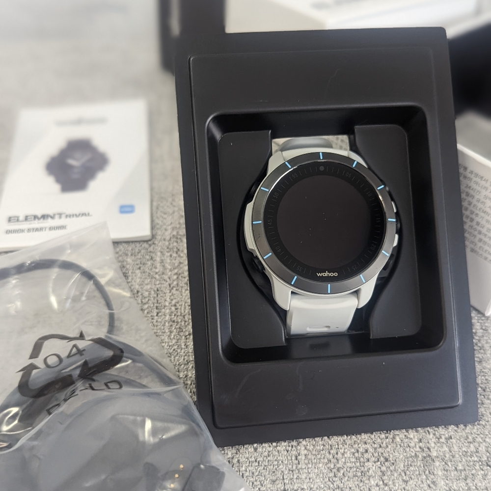 NEW Wahoo ELEMNT RIVAL Multisport GPS Watch - Picture 5 of 6